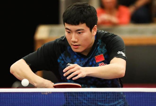 吉鲁在防守 吉鲁在防守